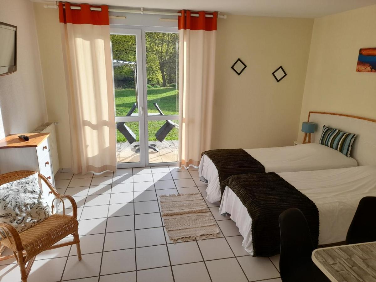 Hotel De L'Ile D'Amour Langeac Esterno foto