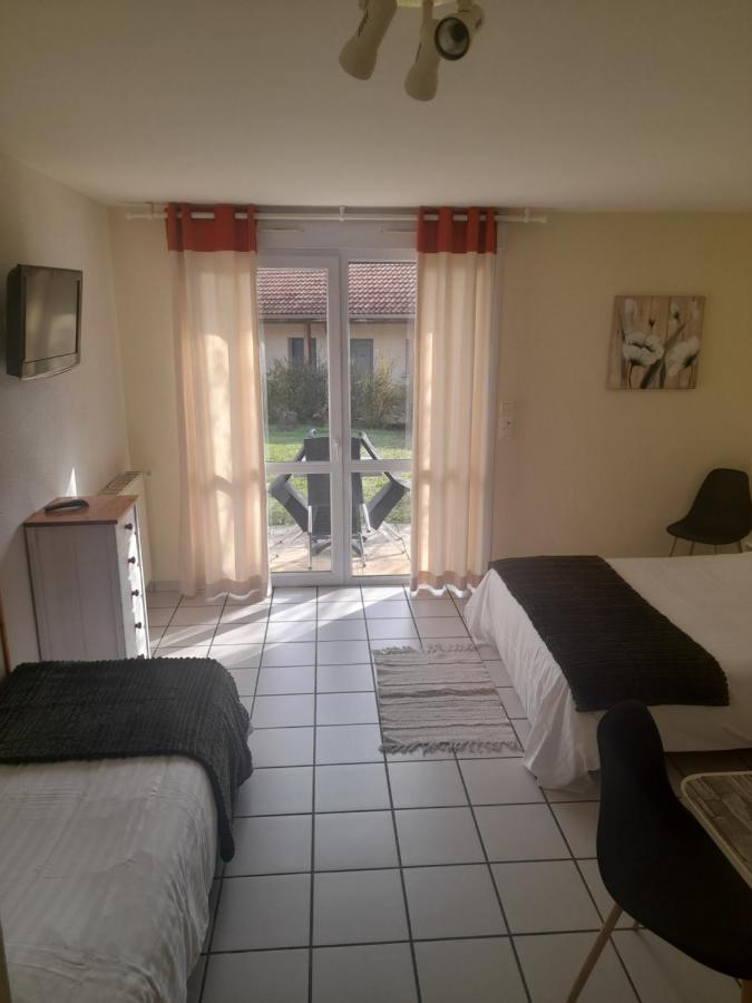 Hotel De L'Ile D'Amour Langeac Esterno foto