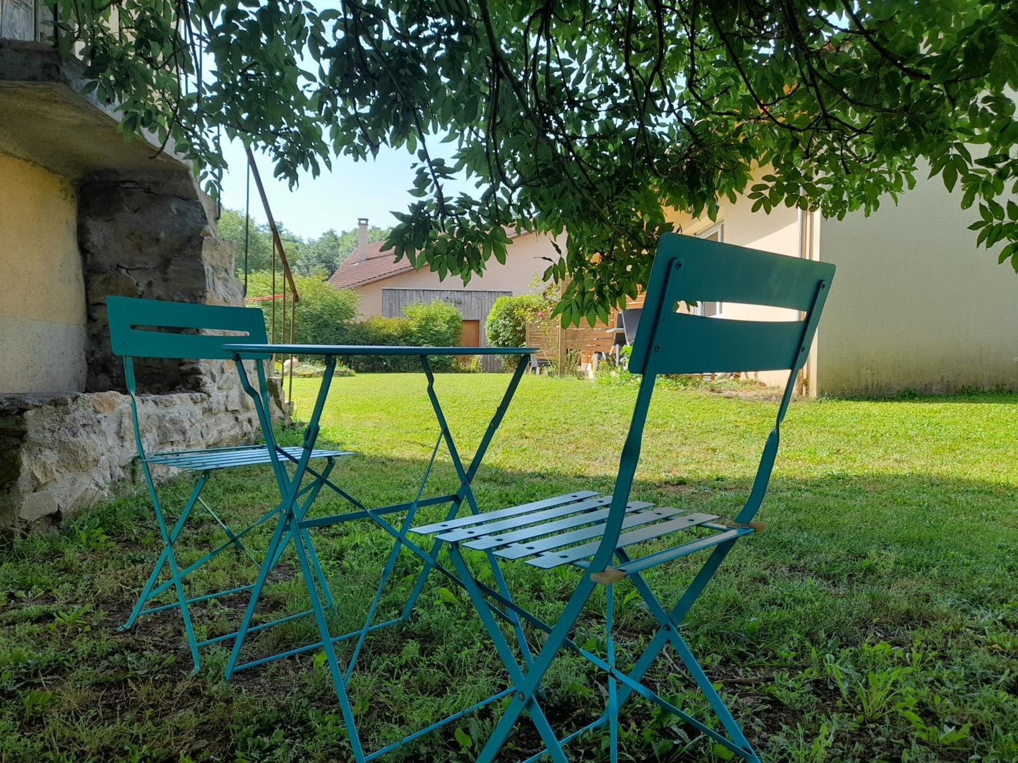 Hotel De L'Ile D'Amour Langeac Esterno foto